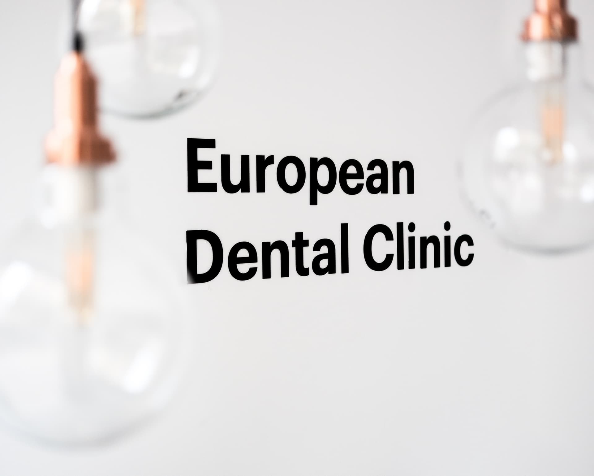 European Dental Clinic — insegna